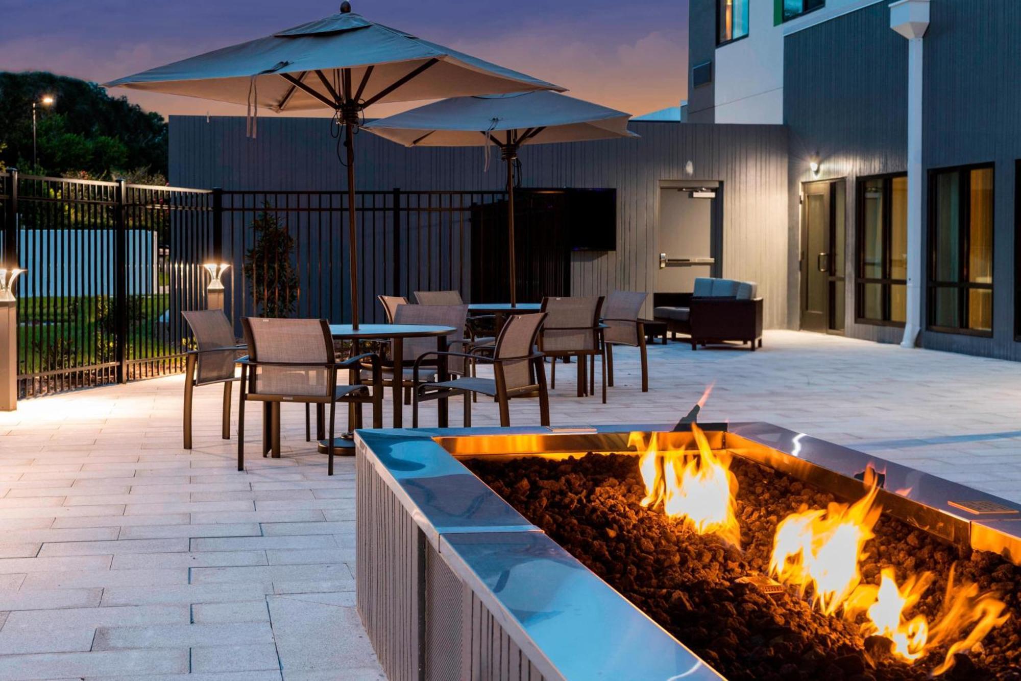 Courtyard By Marriott Tampa Northwest/veterans Expressway