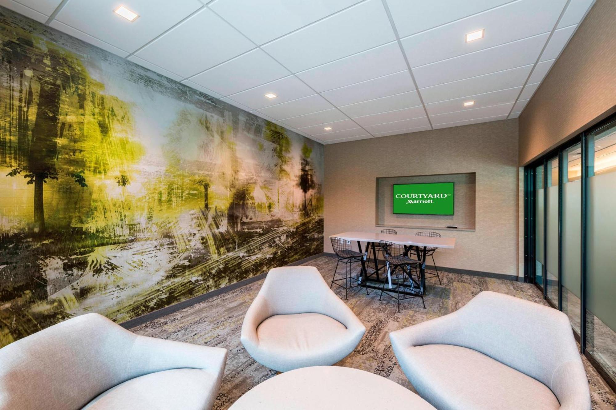 Courtyard By Marriott Tampa Northwest/veterans Expressway Hotel West Chase
